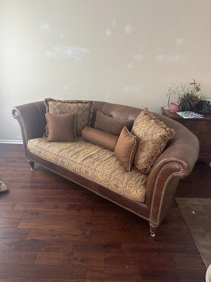 Sofá Chesterfield Paul Robert cuero/tela Foto 3 de 4