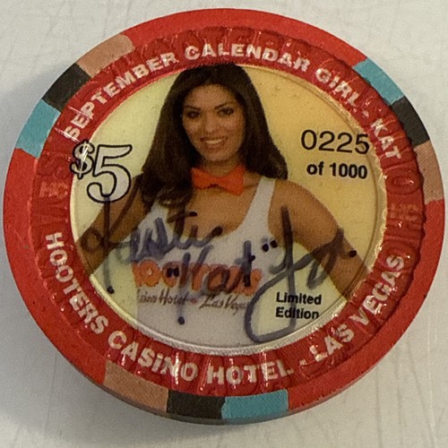 2006 HOOTERS CALENDAR GIRL SIGNED BY KAT $5 225 OF 1000 CASINO CHIP LAS VEGAS NV