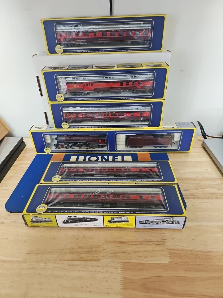 AHM HO 5087-11 Chicago & Alton 4-6-2 Heavy Pacific Set W/ 5 cars New. - Image 2 of 4