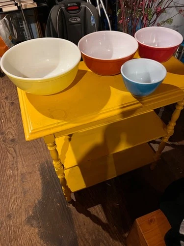 Set Of 4 Pyrex Primary Colors Mixing/ Nesting Bowls. #s 401, 402, 403 & 404.