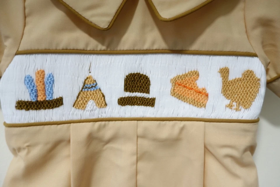 Nuevo con etiquetas Pantalón Corto Plisados y Puntadas Calado Acción de Gracias Niño Talla 2T Foto 2 de 2