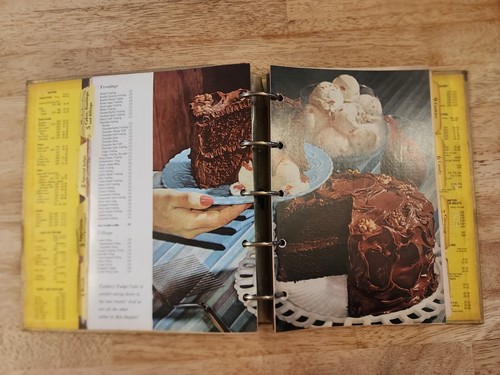 Vintage Better Homes And Gardens New Cook Book Gold Binder Souvenir Edition 1965 - Picture 6 of 9