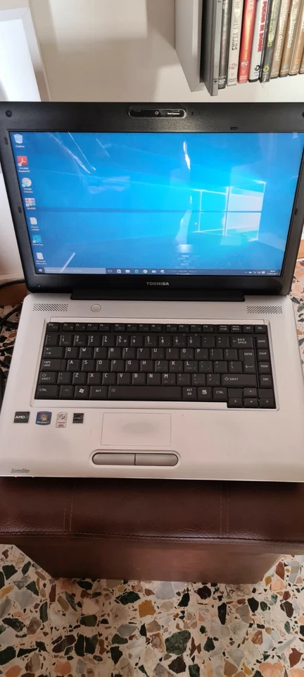 laptop pc portatile notebook 15,6" Toshiba Satellite L450D-10Z 4GB ram Windows10 - Immagine 4 di 4