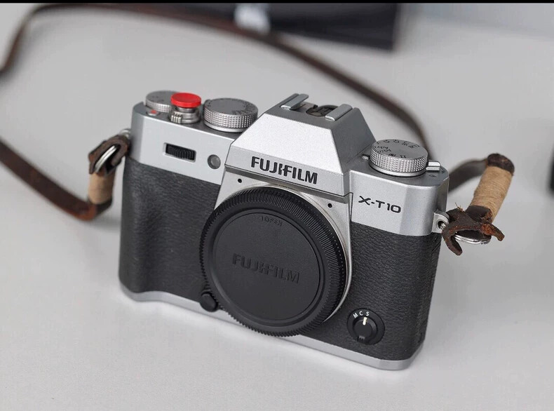 FUJIFILM X-T10 Silver Body - Excellent Condition - English Language