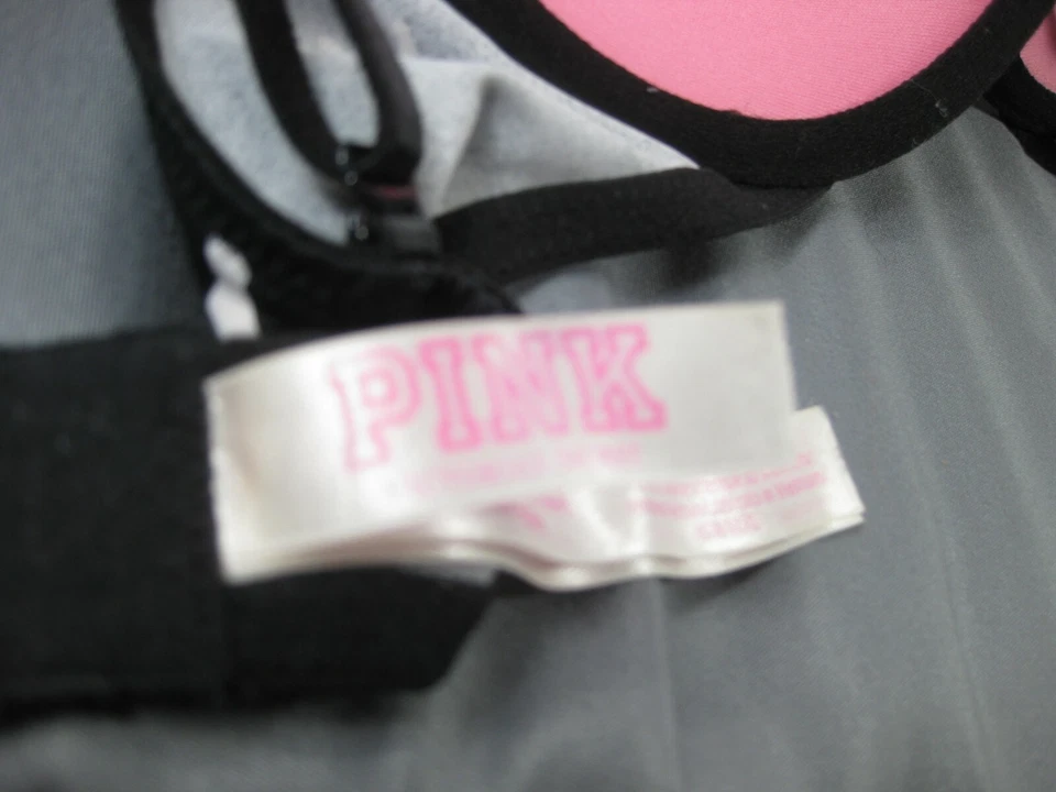 Camiseta BRA VICTORIA'S SECRET Perros Negra Talla 32D Wear Anywhere Ligeramente Forrada Foto 4 de 4