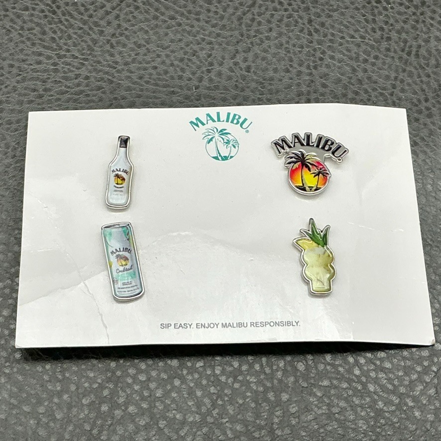 Juego de 4 prendedores coleccionables de ron Malibú esmalte licor de coco sombrero solapa prendedores 1 pulgada
