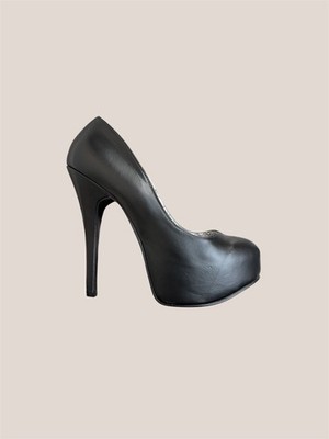 ᥫ᭡. Y2k Bordello black mcbling platform Faux leather heels Size 9