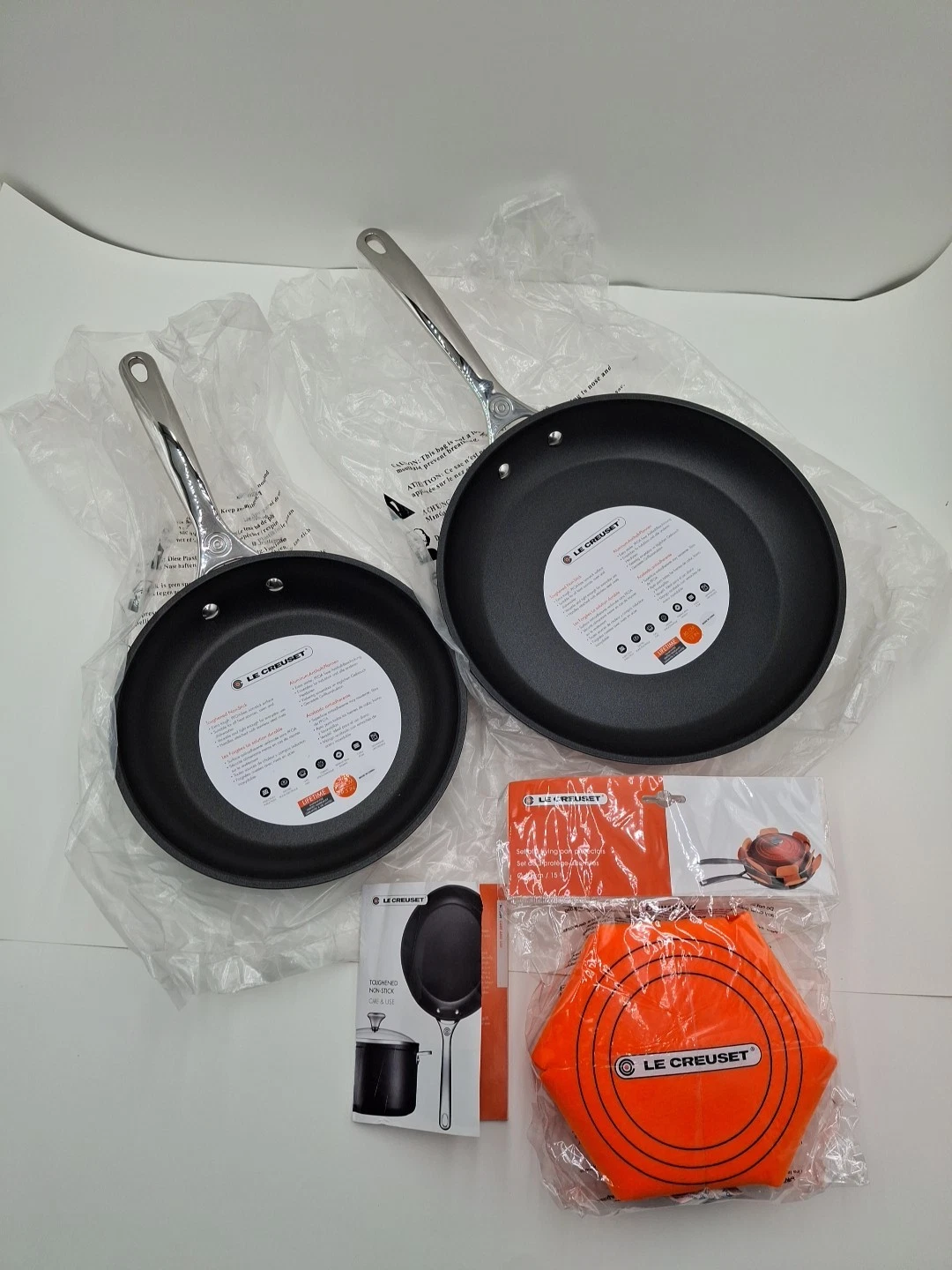 Le Creuset Set of 2 Non-Stick Aluminum 9.5" and 12" Frying Pans - Black
Opens in a new window or tab
