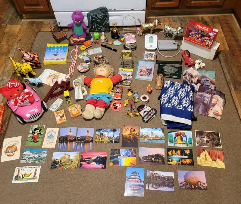 Lot of Mixed Vintage & Contemporary Treasures Toys & Trinkets COLLECTIBLES 