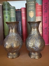 Paar alte Messing Vasen graviert nah&ouml;stlich 11 cm h