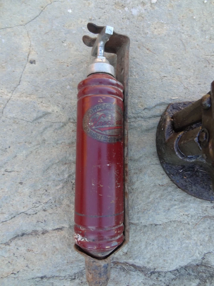 ancien cric voiture militaire extincteur automobile bouillon - Photo 2/4
