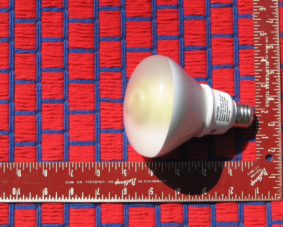 YELLOW BUG LIGHT BULB  insect repellent 15 watt R30 flood lite CFL bug away NEW  - Image 2 of 2