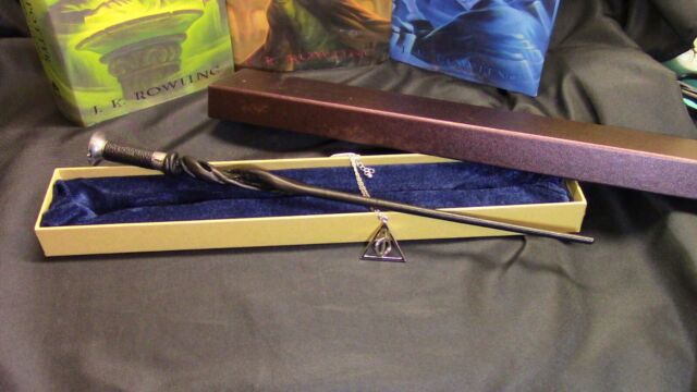 Harry Potter Young Albus Dumbledore  Wand w// FREE Deathly Hallow Necklace