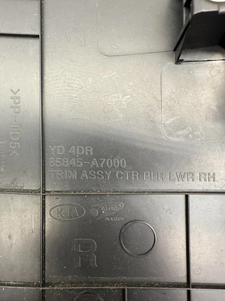 OEM 85845-A7000 Negro TRIM ASSY-CTR PILLAR LWR Derecho para Kia Forte 2014~2018 Foto 2 de 3