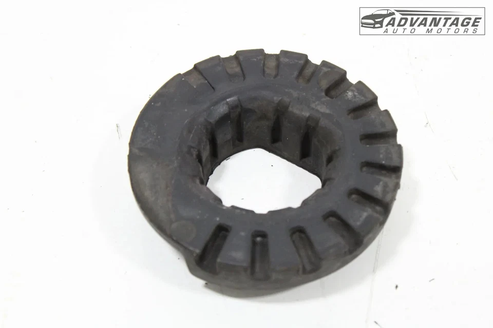 Chevy Equinox 2018-2025 tracción delantera muelle helicoidal trasero montaje inferior asiento aislador OEM Foto 3 de 4