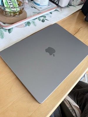 Apple MacBook Pro 2023 A2918 14in M3 10 Core GPU 8GB RAM 512GB SSD
