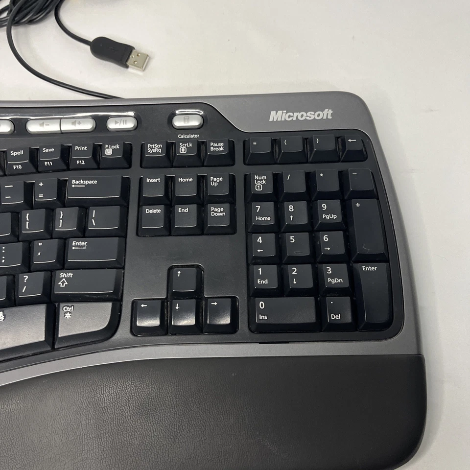 Microsoft Natural Ergonomic Wired Keyboard 4000 V1.0 X802610-001 - Image 2 of 4