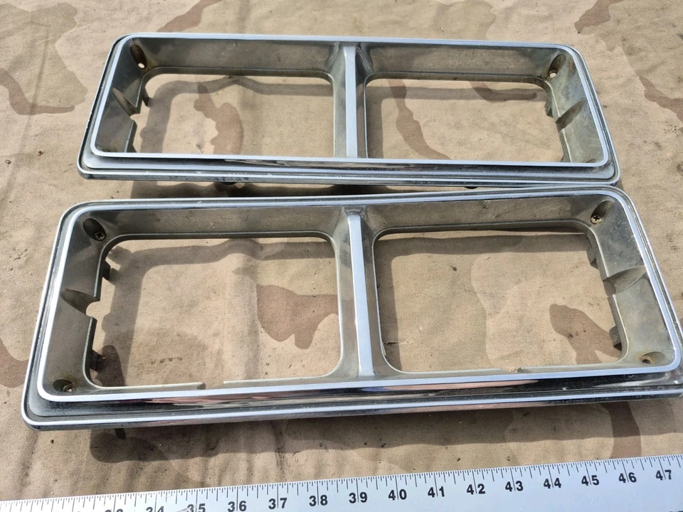 Bisel de faros OEM Mopar 1982-89 Plymouth Gran Fury y 1980-89 Dodge Diplomat Foto 3 de 4