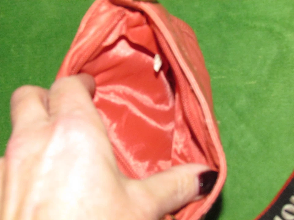 Mini bolso bandolera rosa pequeño estado está suavemente usado sin manchas sin rasgaduras Foto 4 de 4