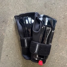 Wrist Guards (1 Pair) for Snowboarding, Skateboarding and Rollerblade, Small