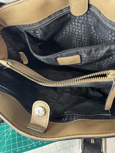 KATE SPADE BROWN HANDBAG PURSE TOTE SHOULDER BAG. Loose Threading Right Corner - Picture 5 of 5