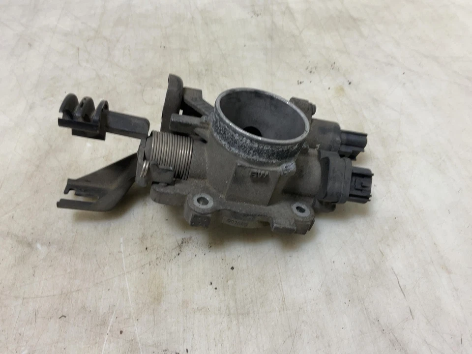 Conjunto de carrocería de acelerador Jeep TJ Wrangler OEM 4,0 L 6 cilindros 2004 048666 Foto 3 de 4