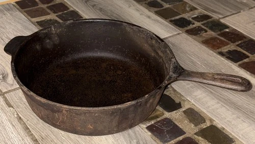 Vintage Wagner Ware Cast Iron 10 1/2" Chicken Fryer #8 Made In USA