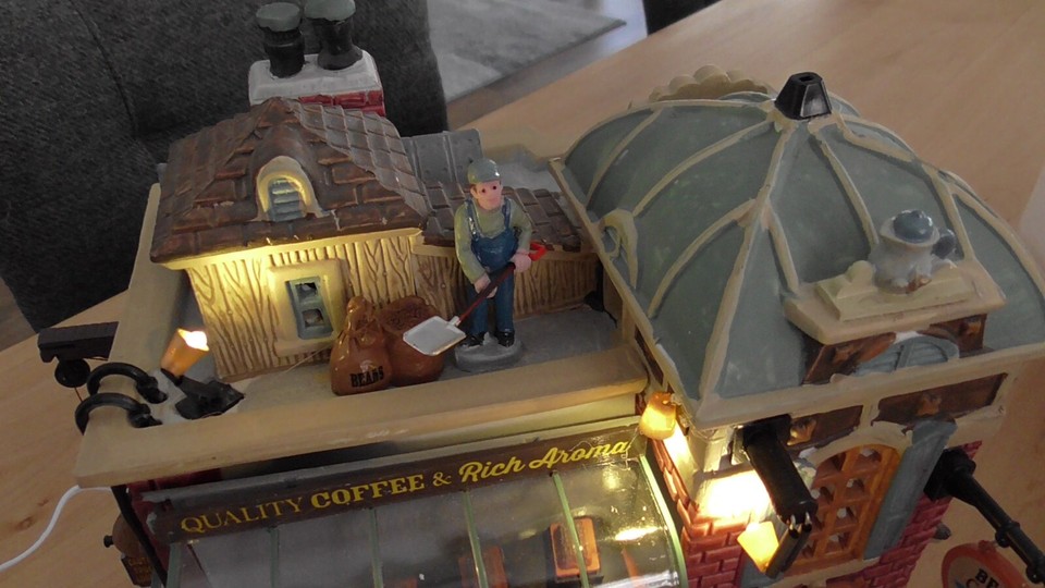 Lemax 2017 Vintage Grind Coffee Company Sights & Sounds w Cord & Box