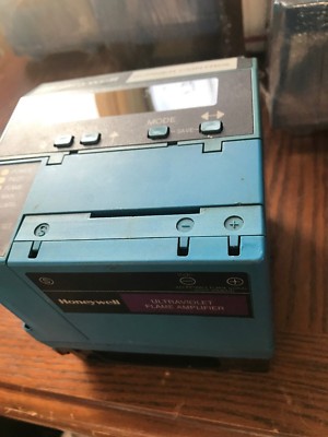 Honeywell RM7890A1016 Burner Cntr,  R7847A1023 Amp, S7800A1001 Keyboard, Subbase