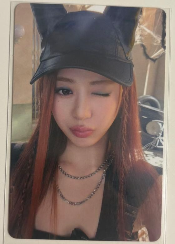 LE SSERAFIM YUNJIN DIFFERENT weverse Photocard PC Photo card