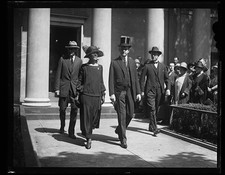 Photo:Grace Coolidge Calvin Coolidge 1920s White House Walk