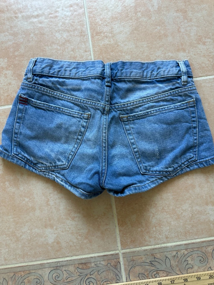 Pantalones Cortos Urban Outfitters BDG Denim Essential Tiro Medio Talla 24/cintura 28 pulgadas Foto 3 de 4