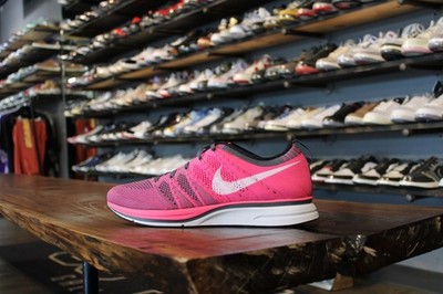 SALE NIKE FLKYNIT TRAINER + PINK FLASH WHITE BLK 532984 611 SIZE 10 NEW 2012