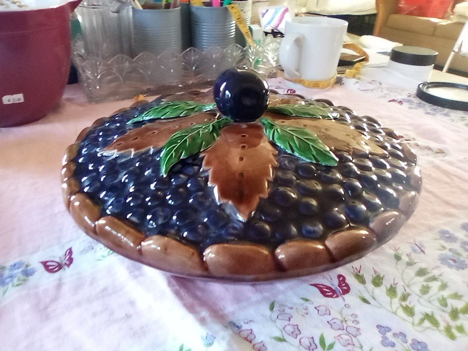 Vintage Portugal Majolica Pottery Blueberry Covered Pie Plate