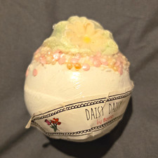 Bomb Cosmetics Daisy Daisy Bath Bomb Floral Ball White Pink