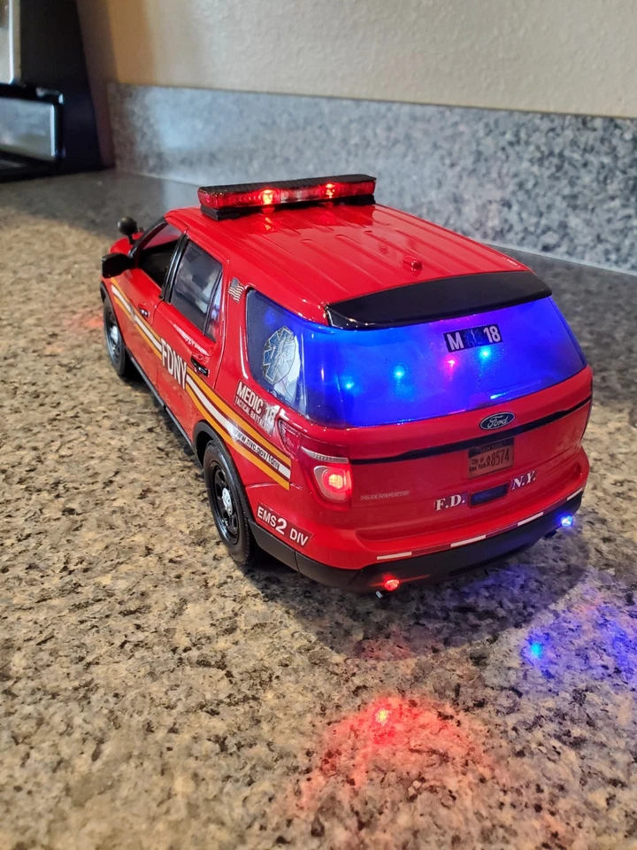 New York Fire Dept. - Ford Explorer w/ All Flashing Lights - Image 4 of 4