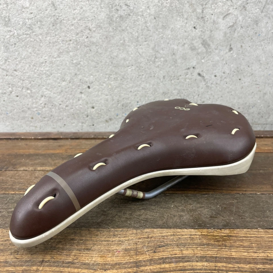 Sillín Bontrager Eco Seat Comfort Reciclado Nebulosa Marrón Ancho Reciclar Puntada Corte Foto 3 de 4