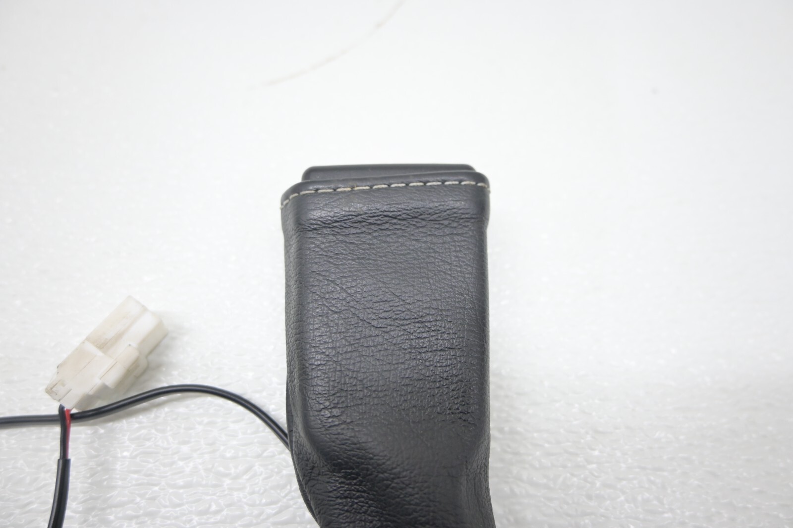 ⭐ 08-19 Maserati Granturismo Front Right or Left Seat Belt Buckle Receiver Oem