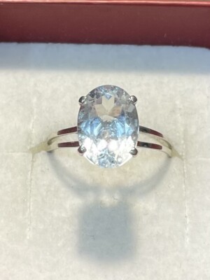 Bague ancienne en or blanc 18 carats sertie d'une aigue marine