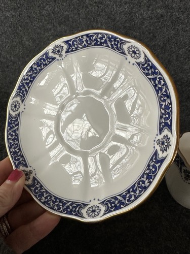 VINTAGE ROYAL CROWN DERBY English Bone China 1993 MILLDALE (GOLD) CUP & SAUCER - Picture 11 of 24