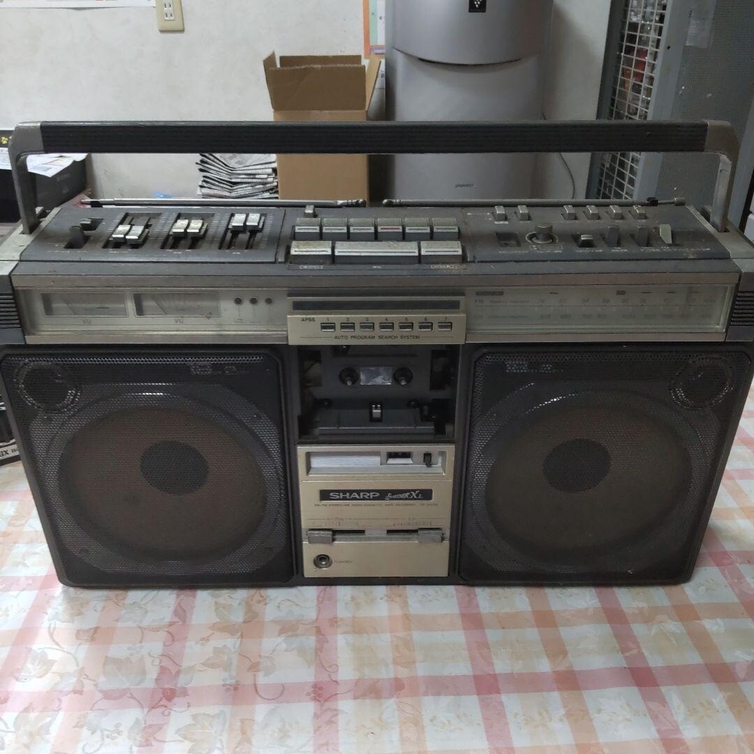 SHARP RADIO CASSETTE TAPE GF-505SBジャンク品 JUNK] SHARP GF-505SB Radio Cassette Recorder Showa Retro AM