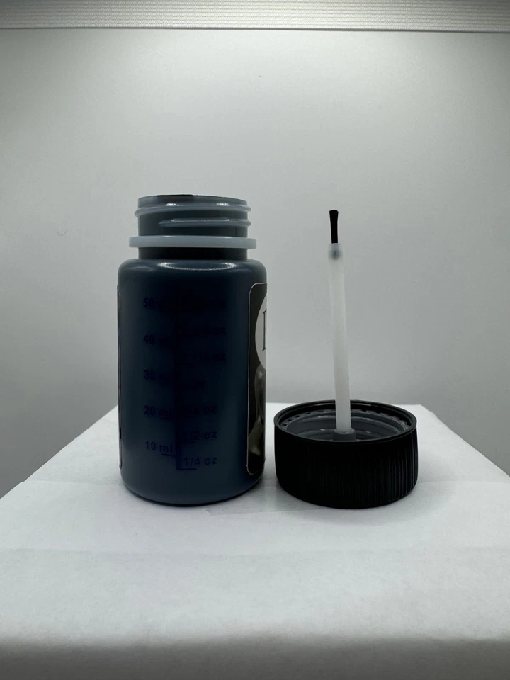 Touch up Paint - 梅赛德斯奔驰黑色 - 颜色代码:040 - 2 盎司 - 带刷子 — 第 3/3 张图片