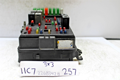 2003 Saturn L200 Fuse Box Relay Junction Unit 22683428 Module 257