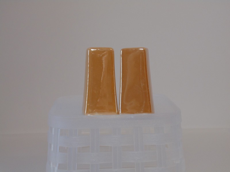 Vintage Japan Small Peach Lusterware Salt & Pepper Shakers