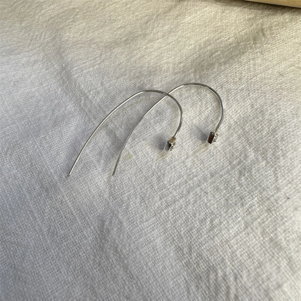 Серьги из чистого серебра и прозрачных фианитов с изогнутыми кристаллами - Изображение 4 из 4