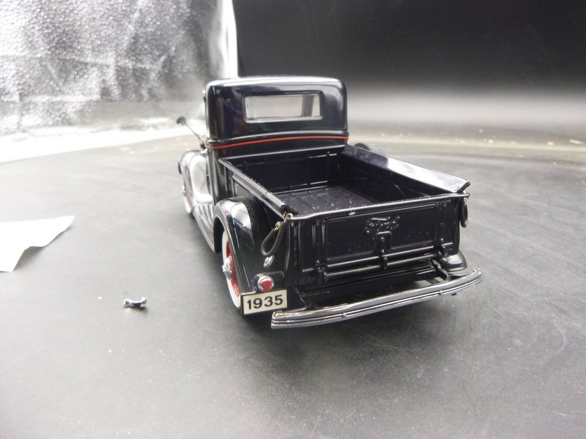 Danbury Mint 1:24 1935 Ford Pickup Truck 