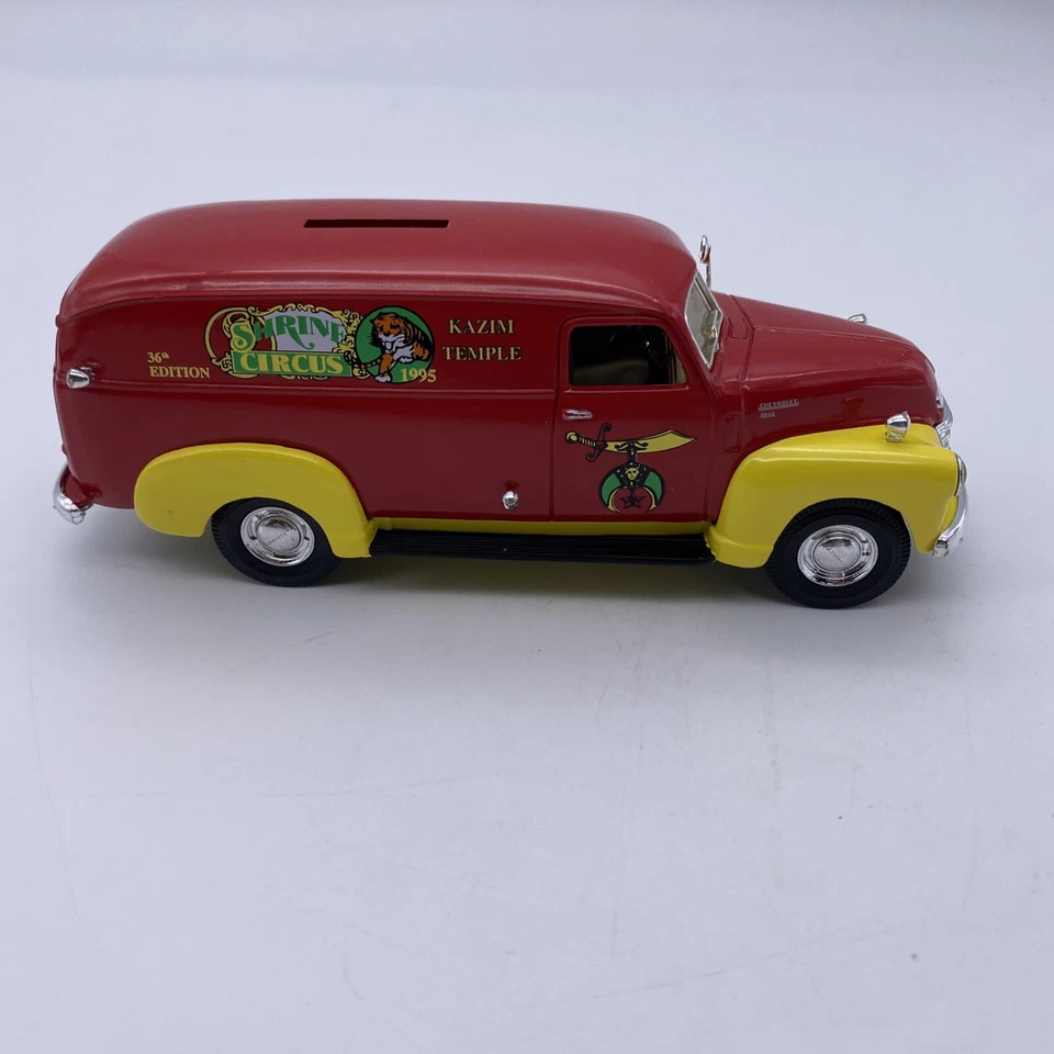 Camión Chevy Panel 1949 fundido a presión Santuario Circo por First Gear Banco escala 1:34 como nuevo Foto 4 de 4