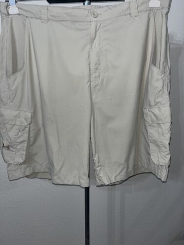 Men's Under Armour Fish Hunter CargoShorts, Size 40X10 Inseam Khaki Beige
