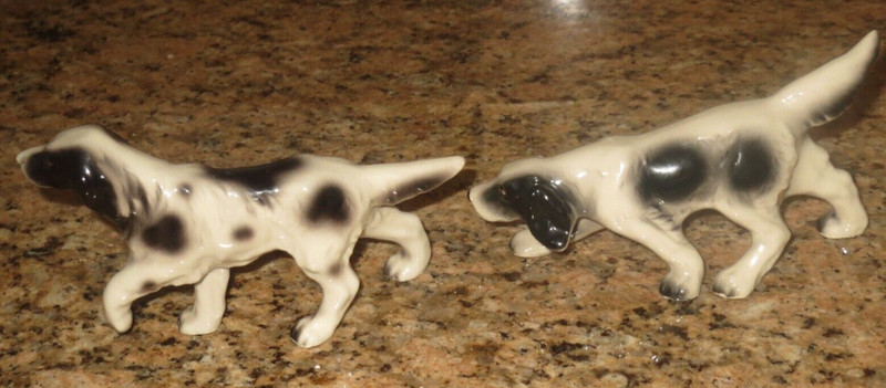 SET OF 2 PORCELAIN ENGLISH SETTER (JAPAN) APPRX. 5 1/2 BY 2 1/2 INCHES
