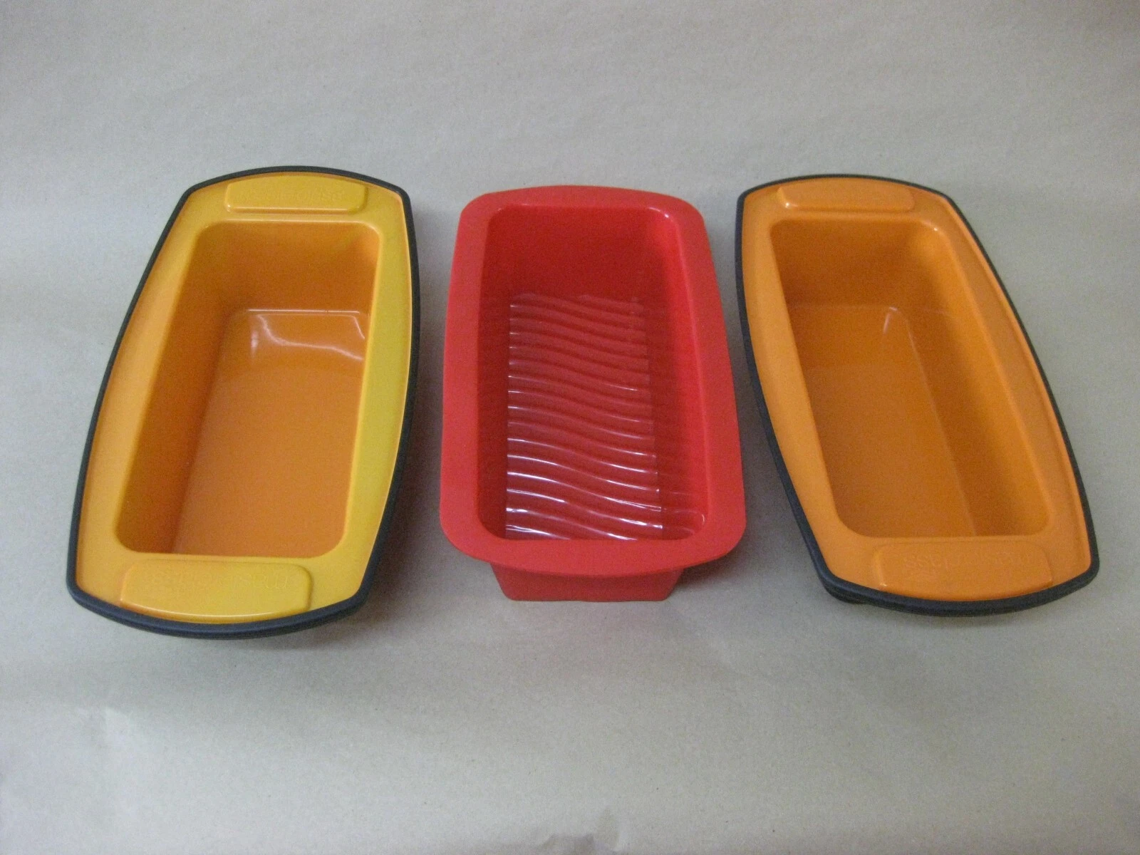2 Masterclass Silicone Loaf Bread Pans Cake Dishes & 1 Other 22cm x 10cm x 6.5cm